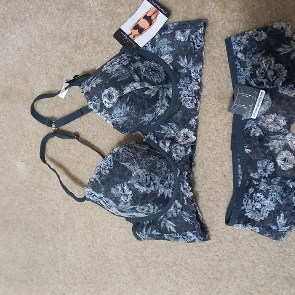 NWT Push Up Bra & Garter Belt ONLY 2 pc*** - Picture 2 of 8